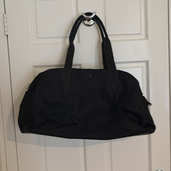 Lululemon Out of Range Duffle 33L. Black - Picture 5 of 5